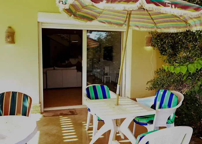 5bdr Modern Beachside Retreat In Einbay L 2nd Row