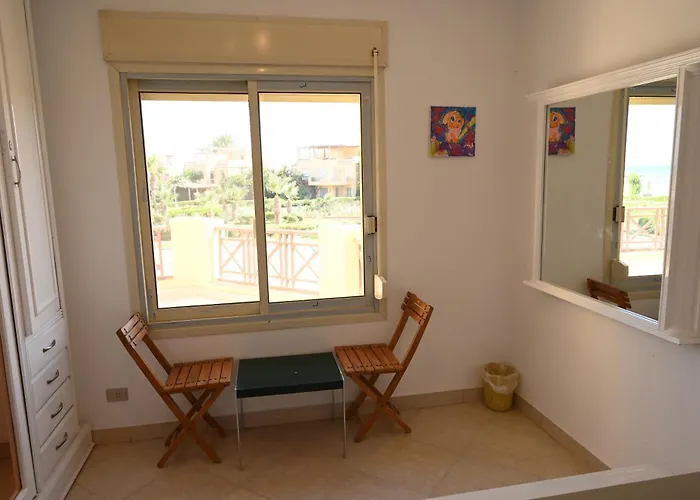 5bdr Modern Beachside Retreat In Einbay L 2nd Row *