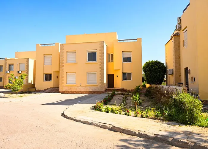 5bdr Modern Beachside Retreat In Einbay L 2nd Row *