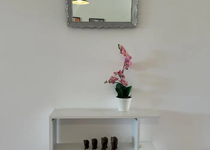 Apartment 5bdr Modern Beachside Retreat In Einbay L 2nd Row