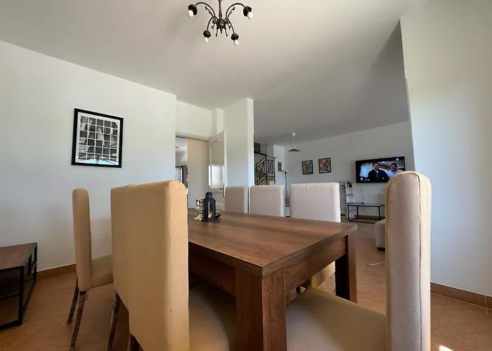 5bdr Modern Beachside Retreat In Einbay L 2nd Row Apartment