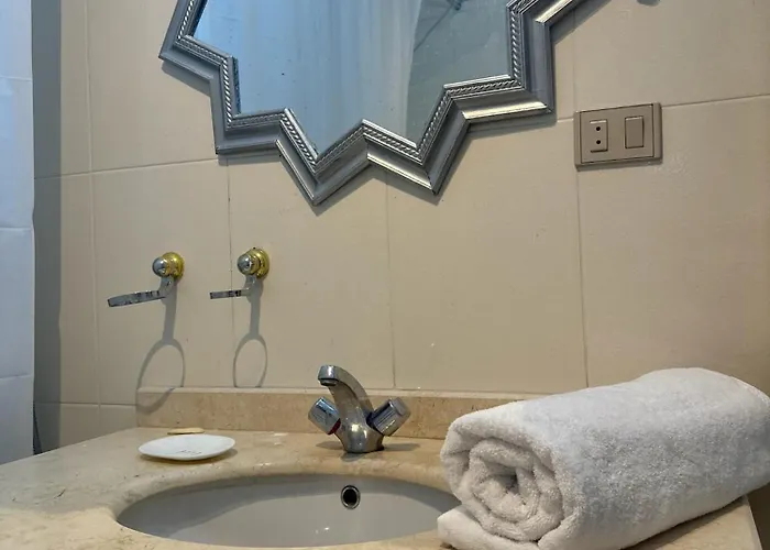5bdr Modern Beachside Retreat In Einbay L 2nd Row Apartment