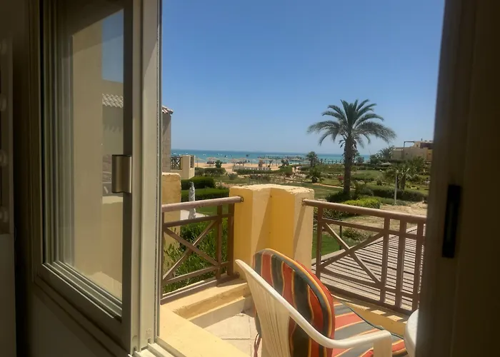 Apartment 5bdr Modern Beachside Retreat In Einbay L 2nd Row