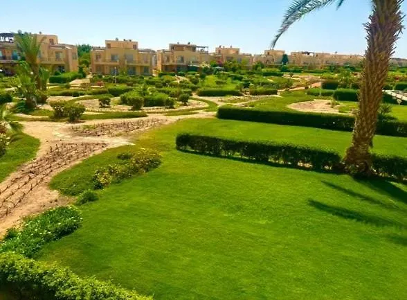 Apartment 5bdr Modern Beachside Retreat In Einbay L 2nd Row *