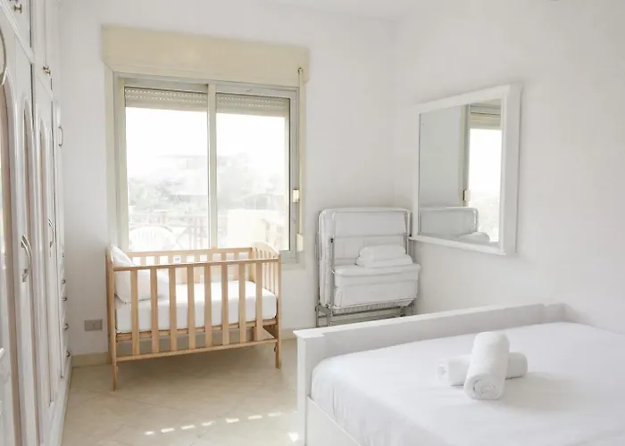 Apartment 5bdr Modern Beachside Retreat In Einbay L 2nd Row *
