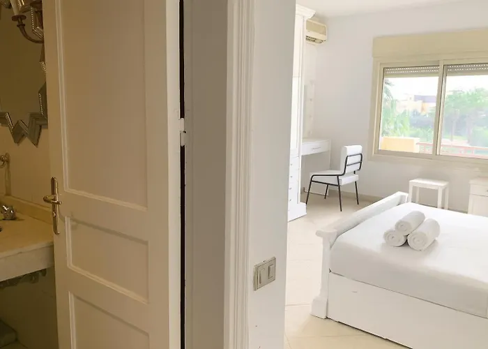 5bdr Modern Beachside Retreat In Einbay L 2nd Row Apartment *