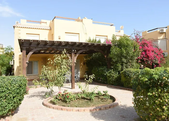 5bdr Modern Beachside Retreat In Einbay L 2nd Row Apartment Ain Sukhna