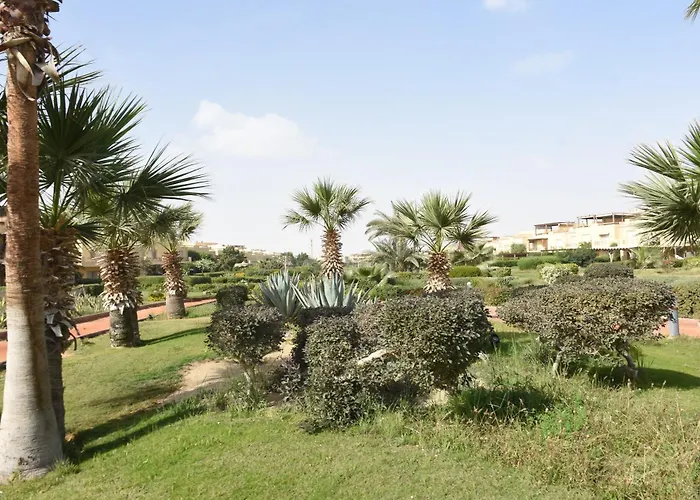 5bdr Modern Beachside Retreat In Einbay L 2nd Row Apartment *